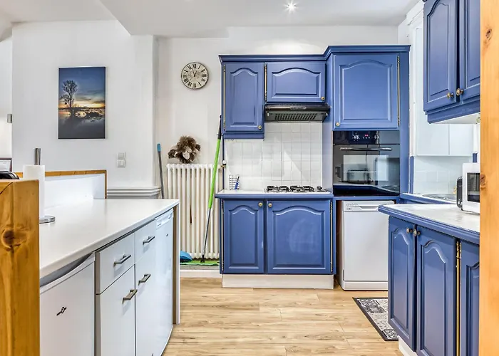 2 Bedroom Gorgeous In Apartman Carentan