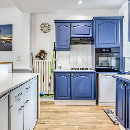 2 Bedroom Gorgeous In Апартаменты Карантан